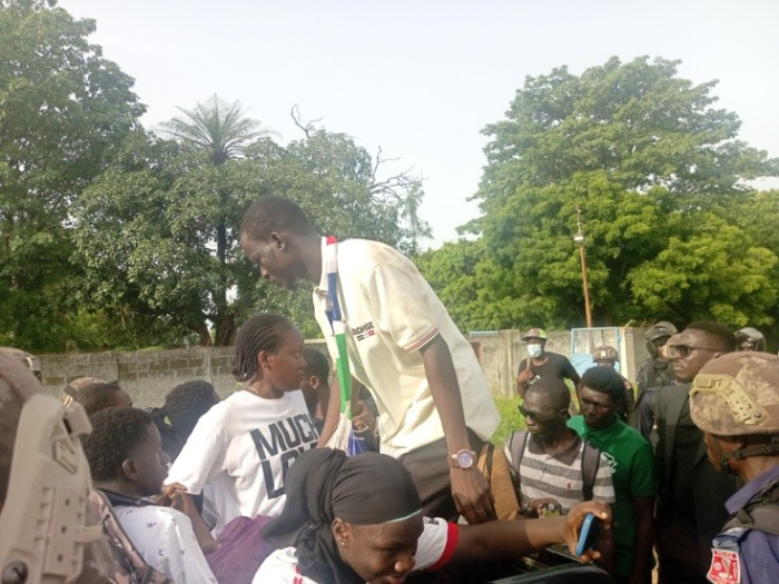 March to National Assembly halted, 15 youths arrested near Mile 2