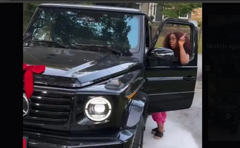Nigeria: Davido gifts wife Chioma brand-new 2025 G-Wagon