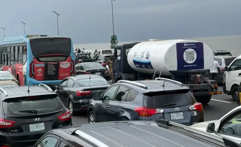 Nigeria: Third Mainland Bridge Gridlock: Oworonshoki residents protest demolition of homes
