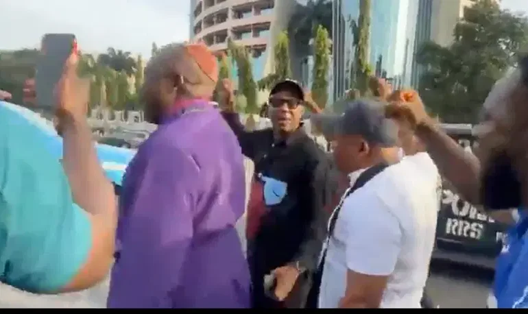 Nigeria: Abuja shut down as police fire teargas during #FreeNnamdiKanu protest
